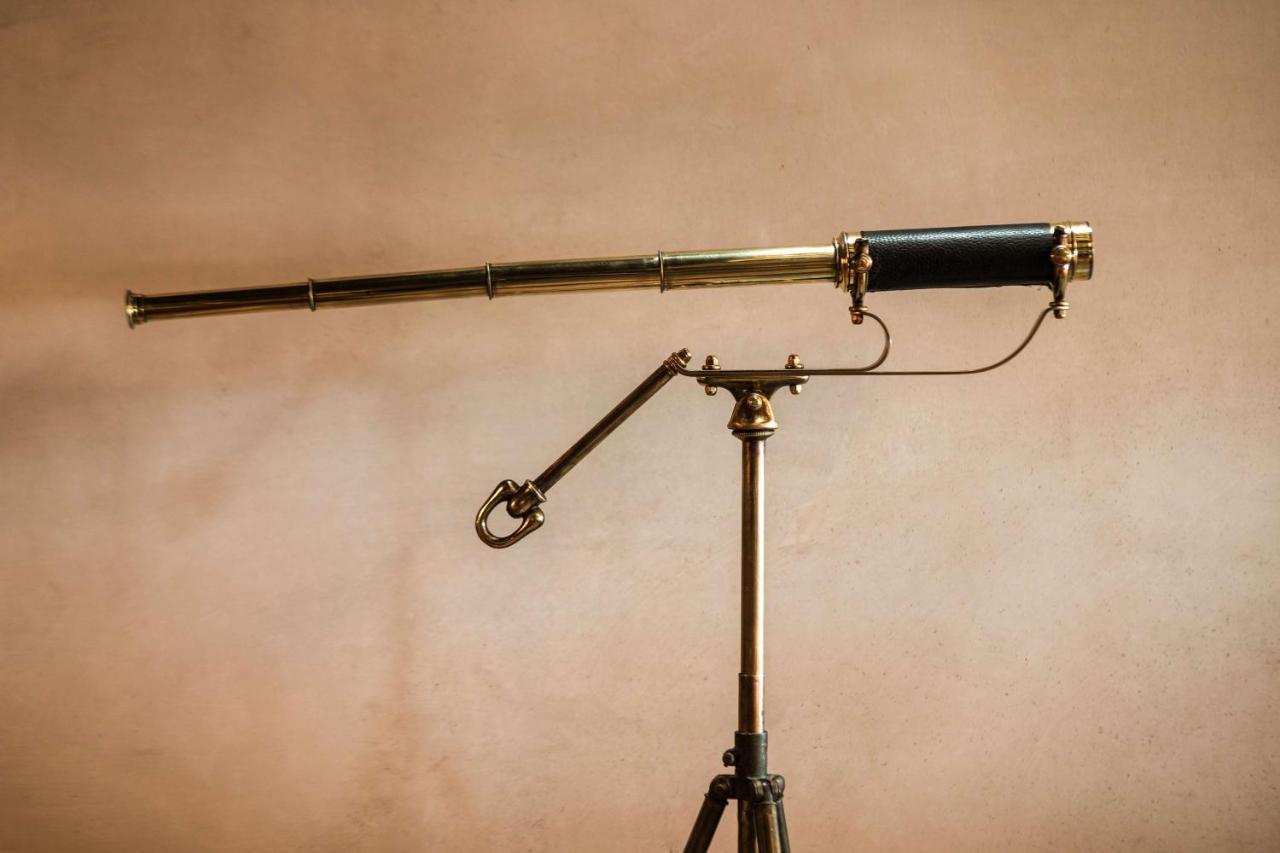 Costanero Hotel Montevideo - Mgallery Collection Eksteriør billede A 19th-century French telescope